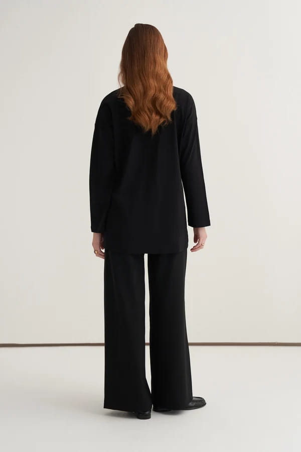 Black Basic Sweatshirt