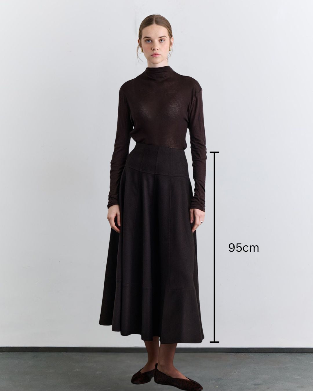 Wide skirt brown with cup detail
