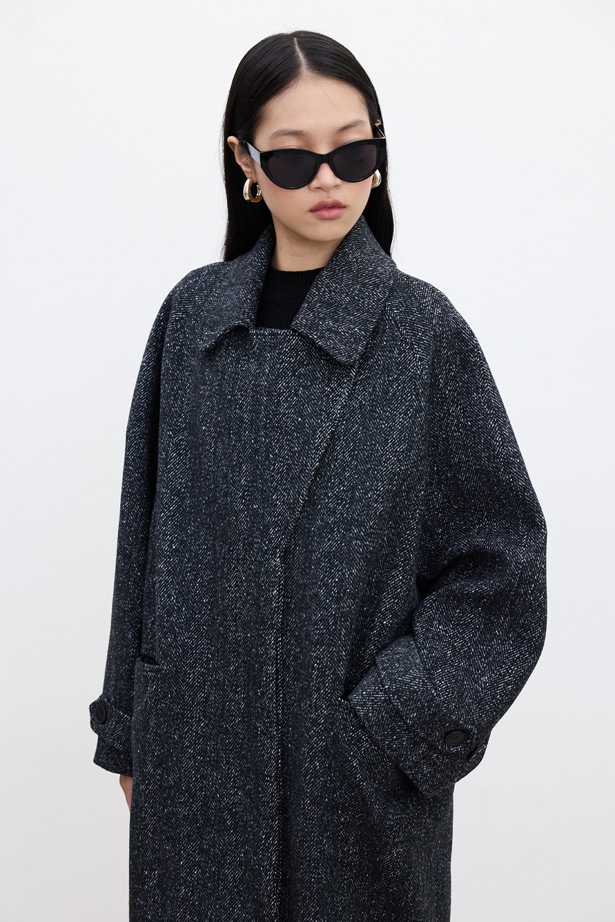 Asymmetric cachet coat black