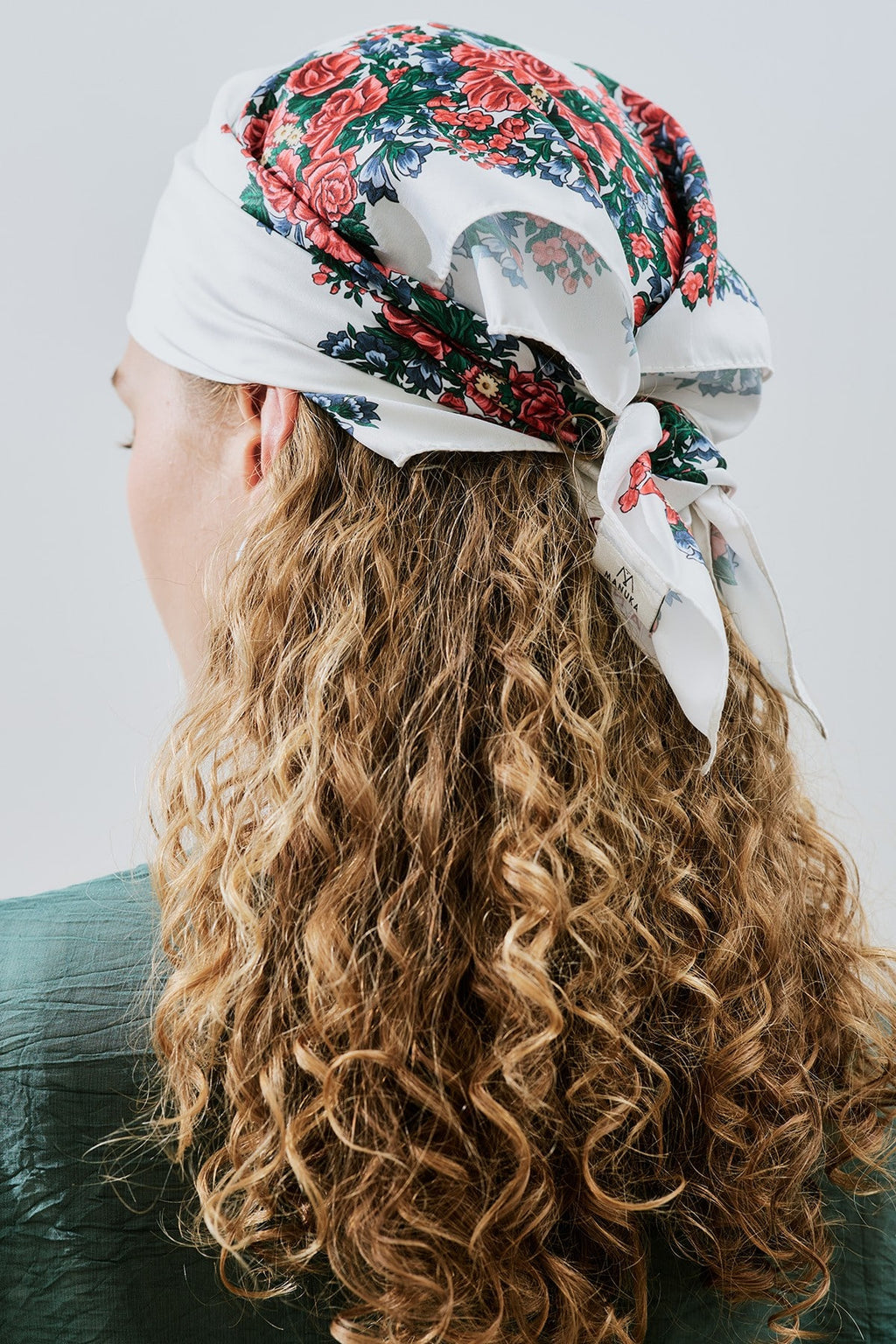 Patterned satin scarf dahlia