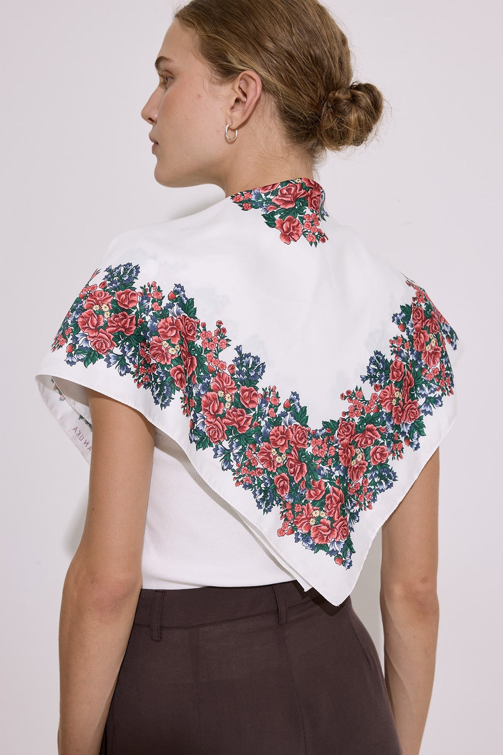 Patterned satin scarf dahlia