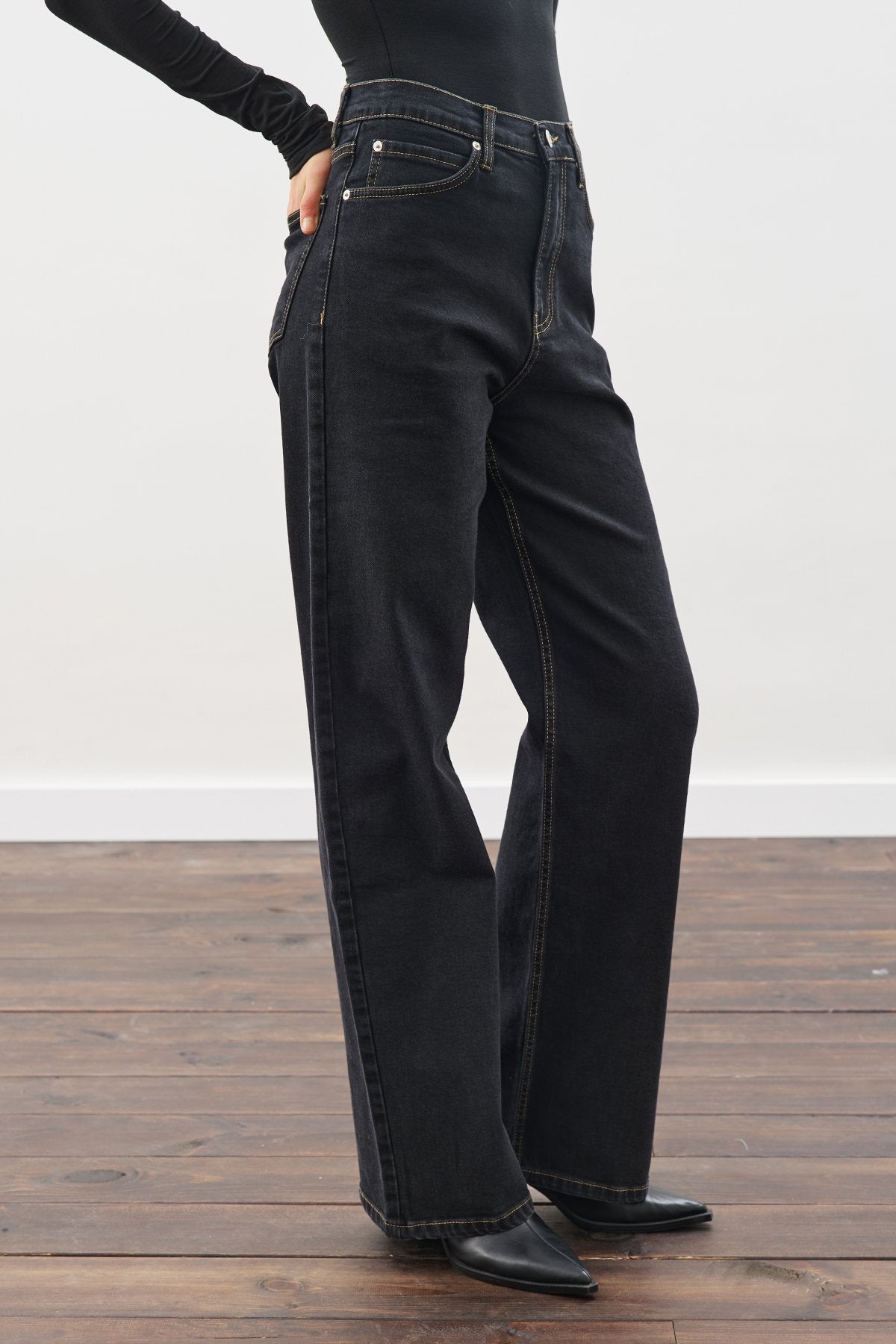 Black long wide-leg jeans