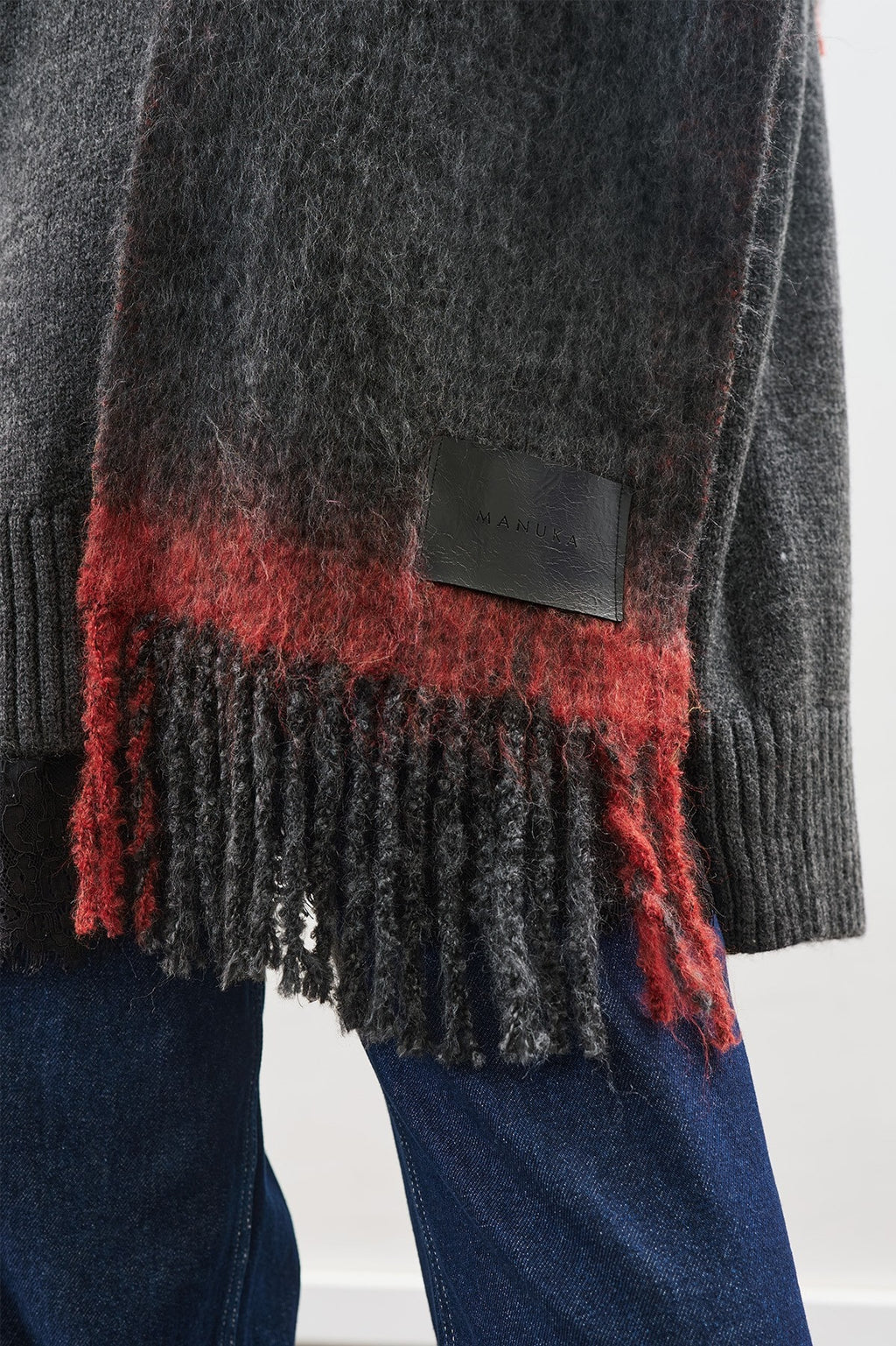 Anthracite stripe-detail scarf