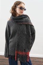 Anthracite stripe-detail scarf
