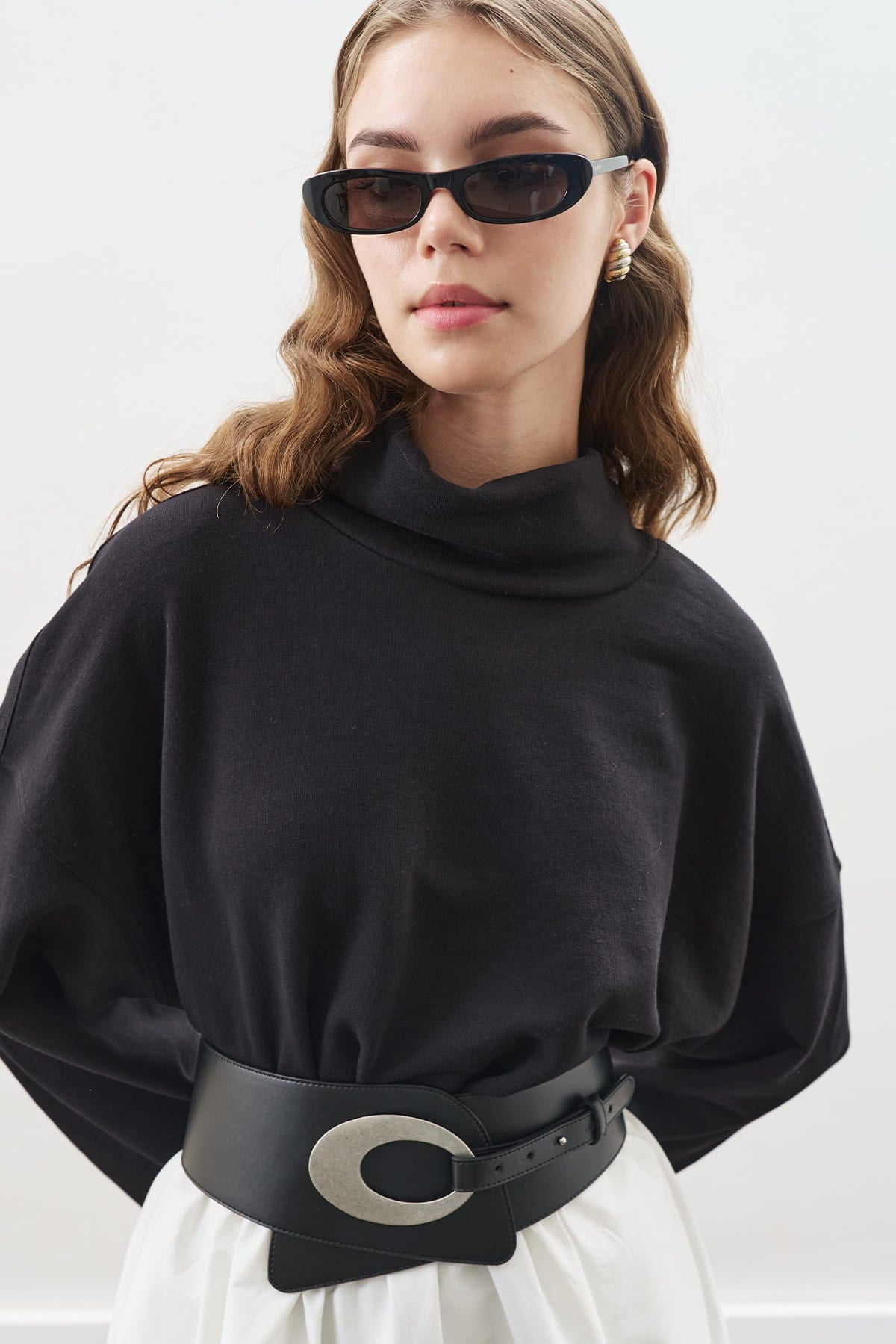 Wide buckle waist belt black