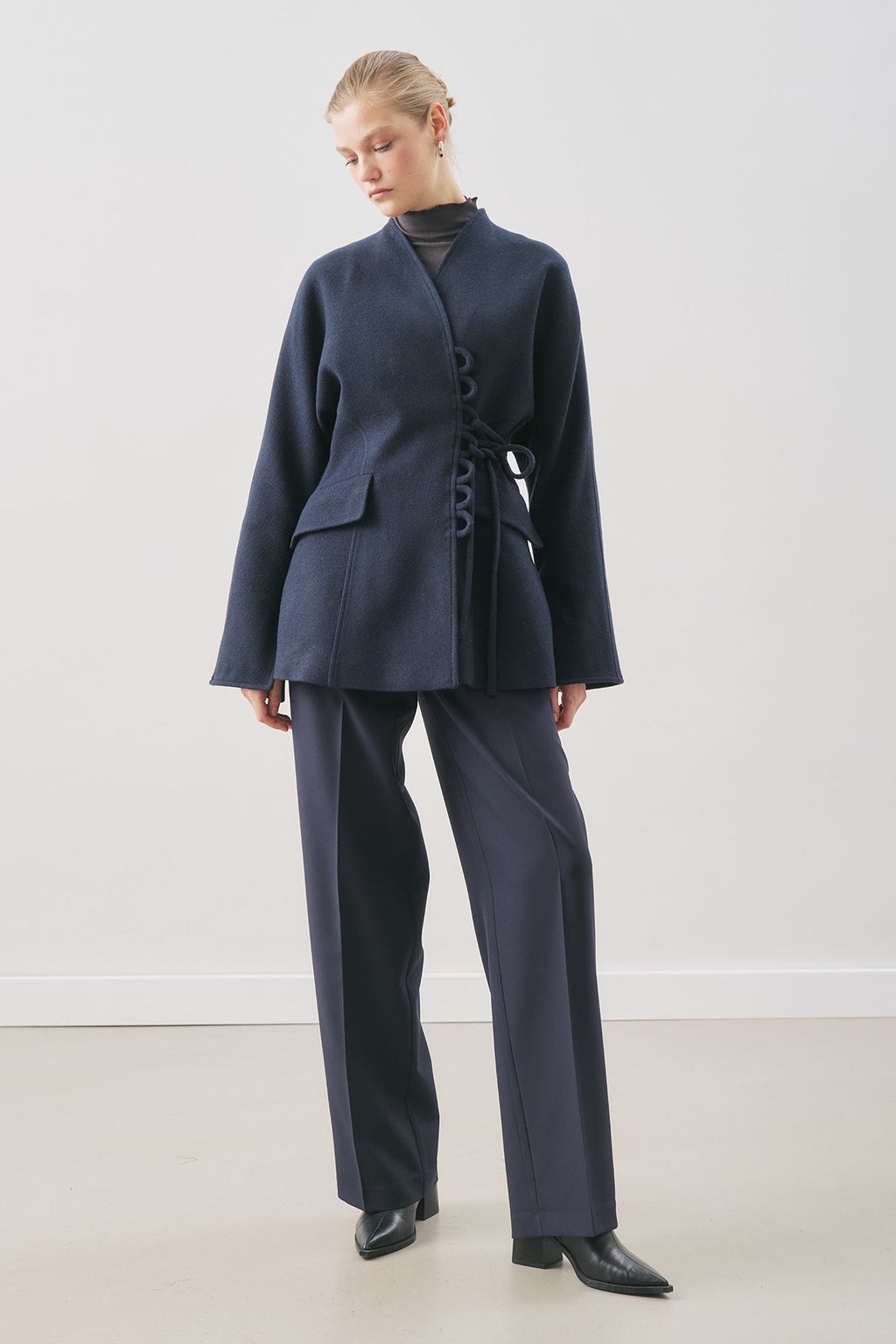 Aroa wool belt jacket navy blue