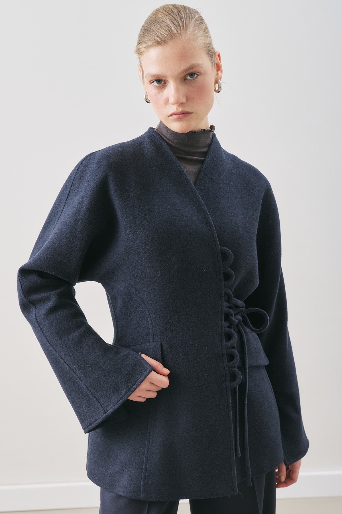 Aroa wool belt jacket navy blue