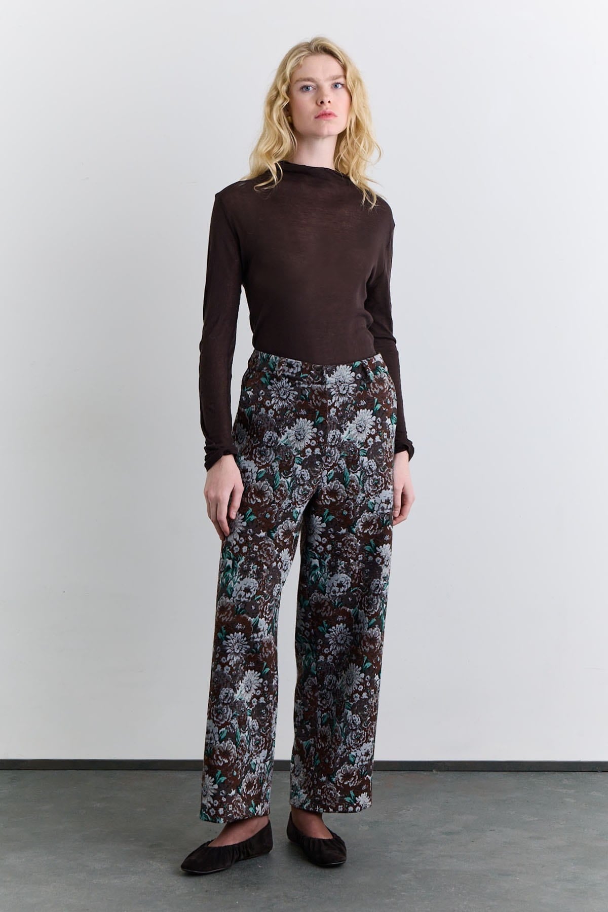 Jacquard patterned trousers brown