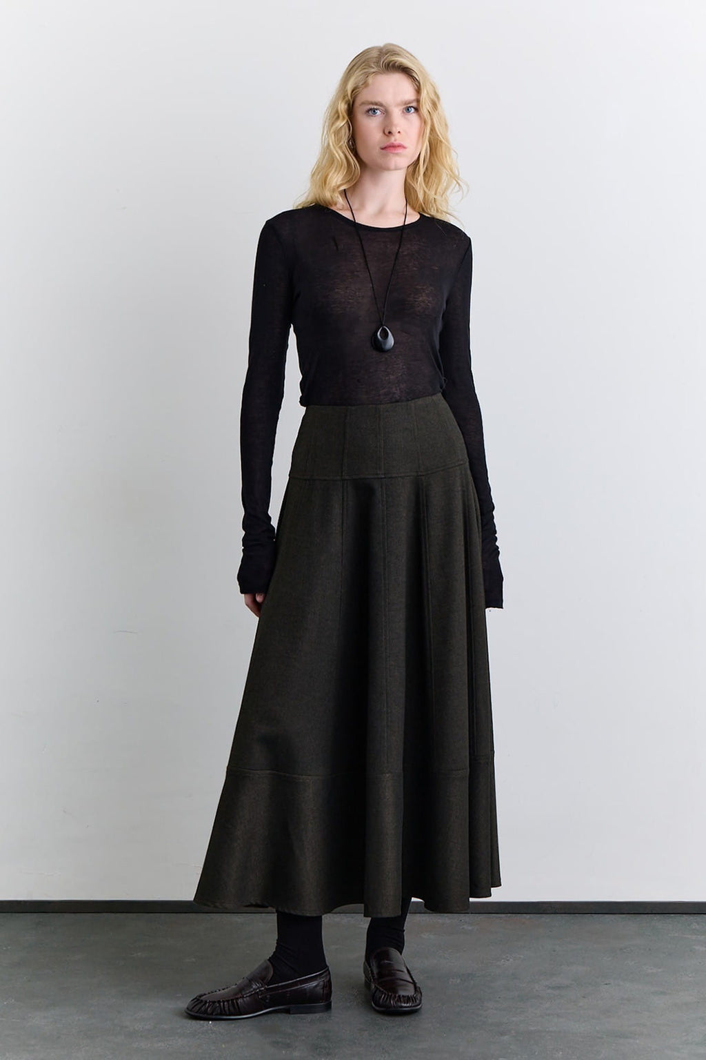 Wide skirt khaki with cup detail