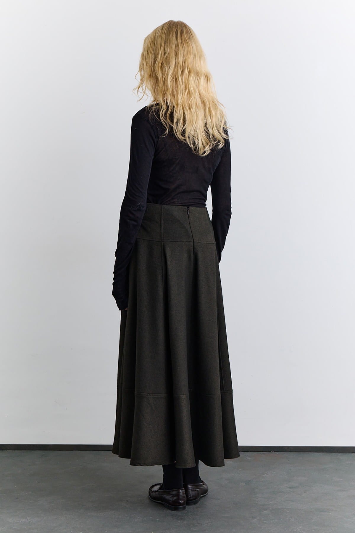 Wide skirt khaki with cup detail