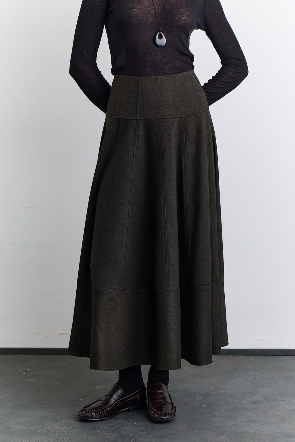 Wide skirt khaki with cup detail