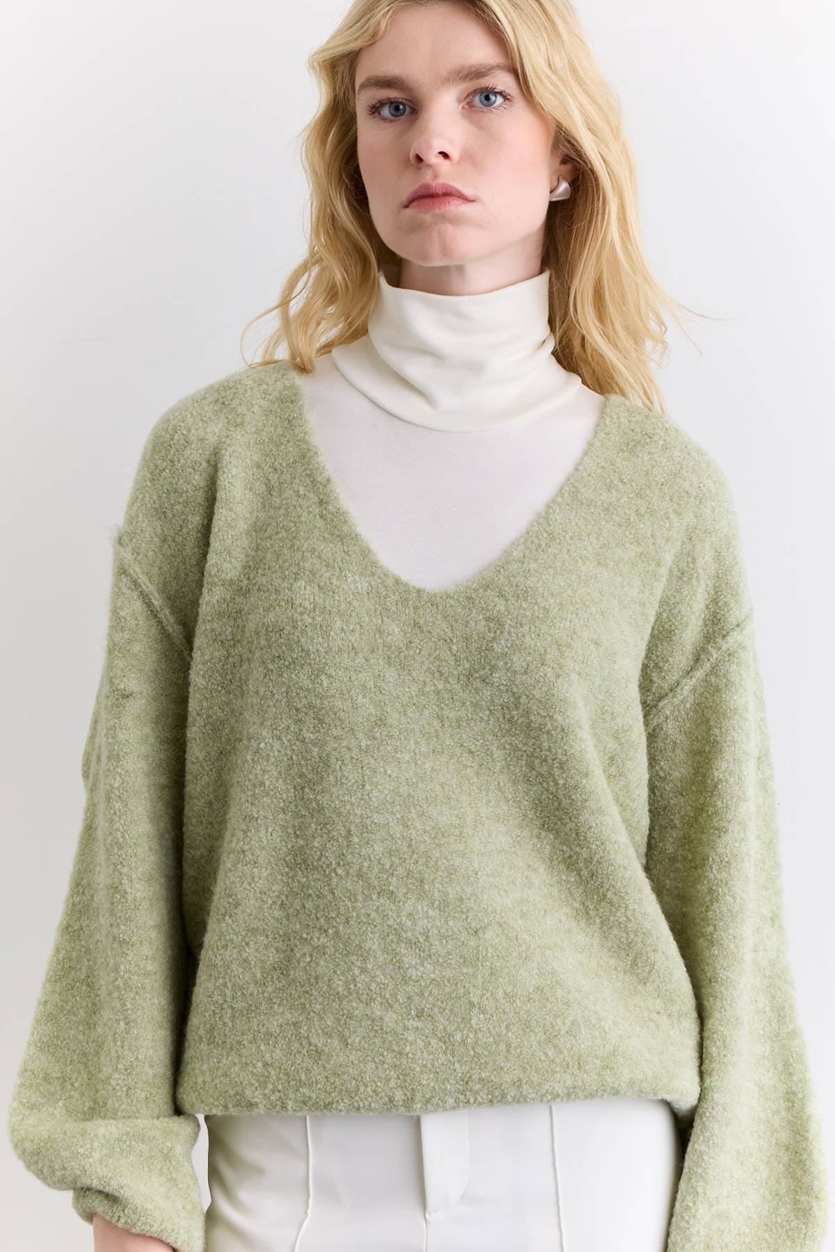Soft textured sweater green