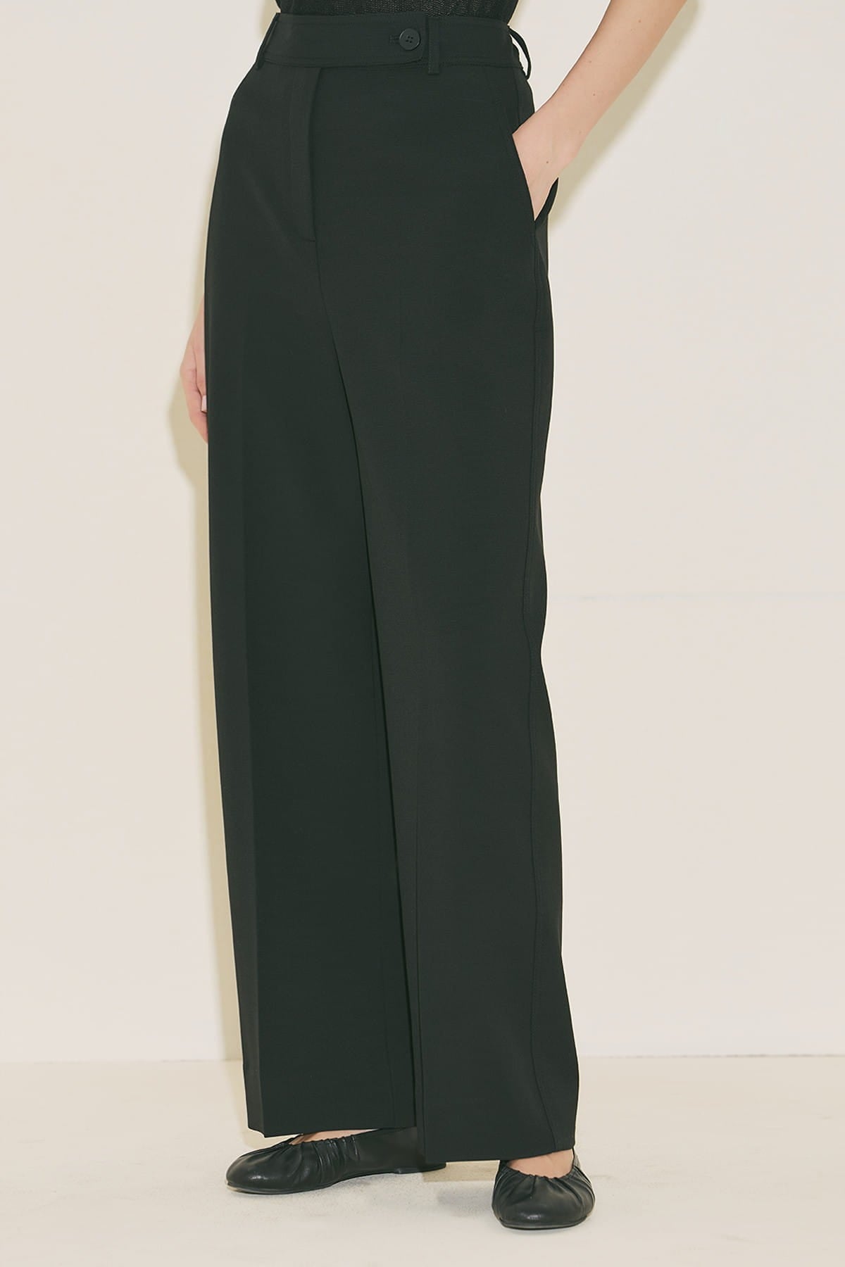 Straight classic trousers black