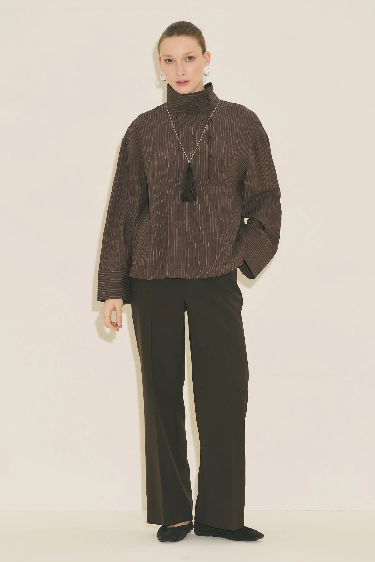 Wide Collar Striped Blouse Brown