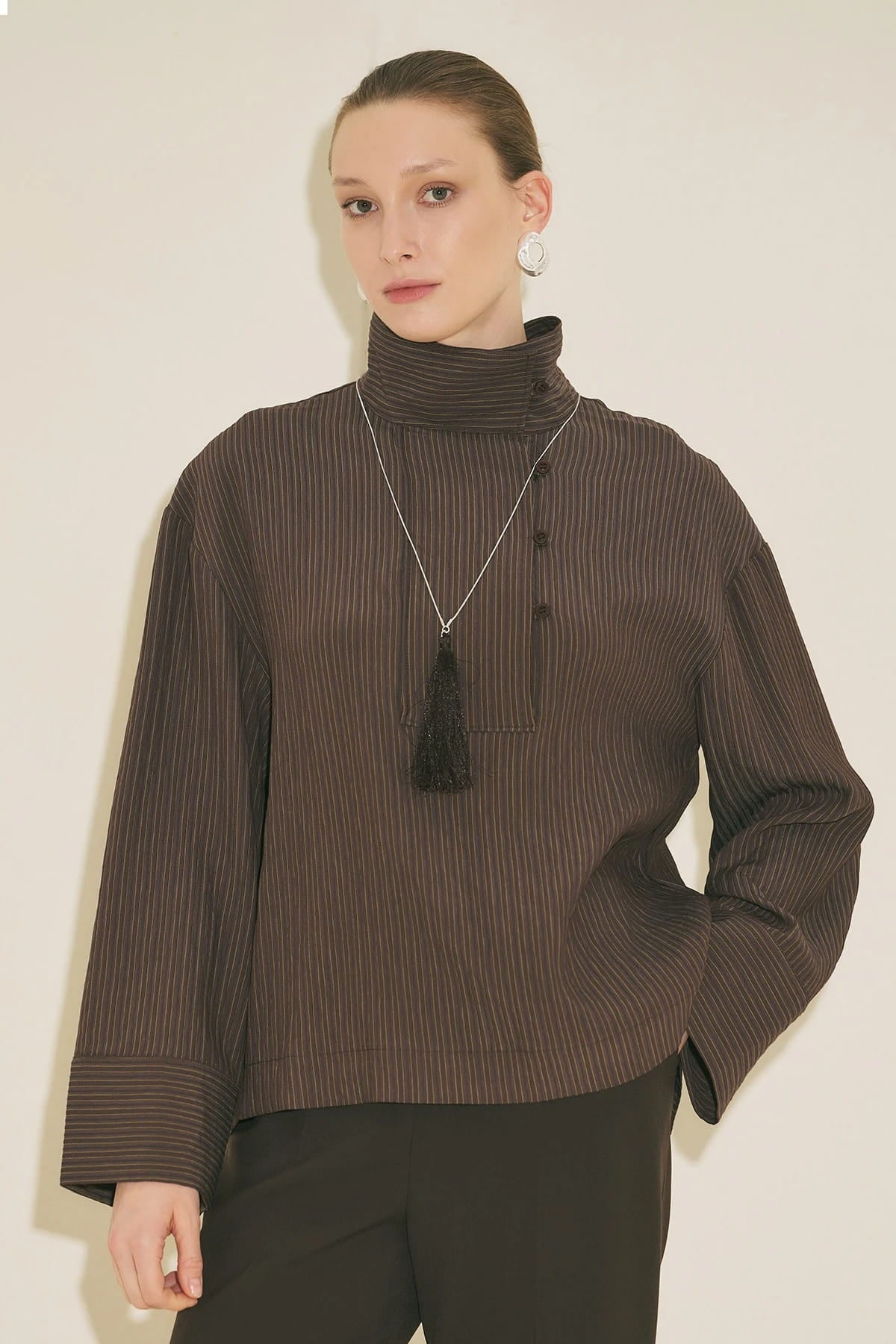 Wide Collar Striped Blouse Brown