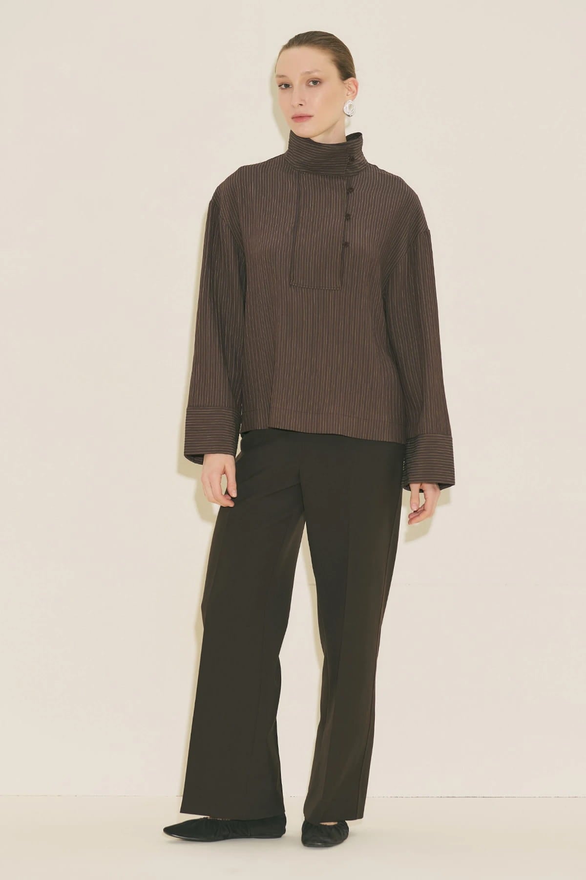 Wide Collar Striped Blouse Brown
