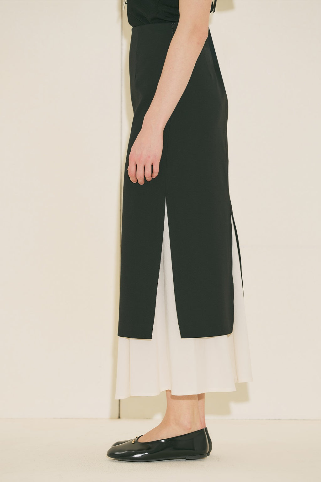 Crush fabric suit ecru