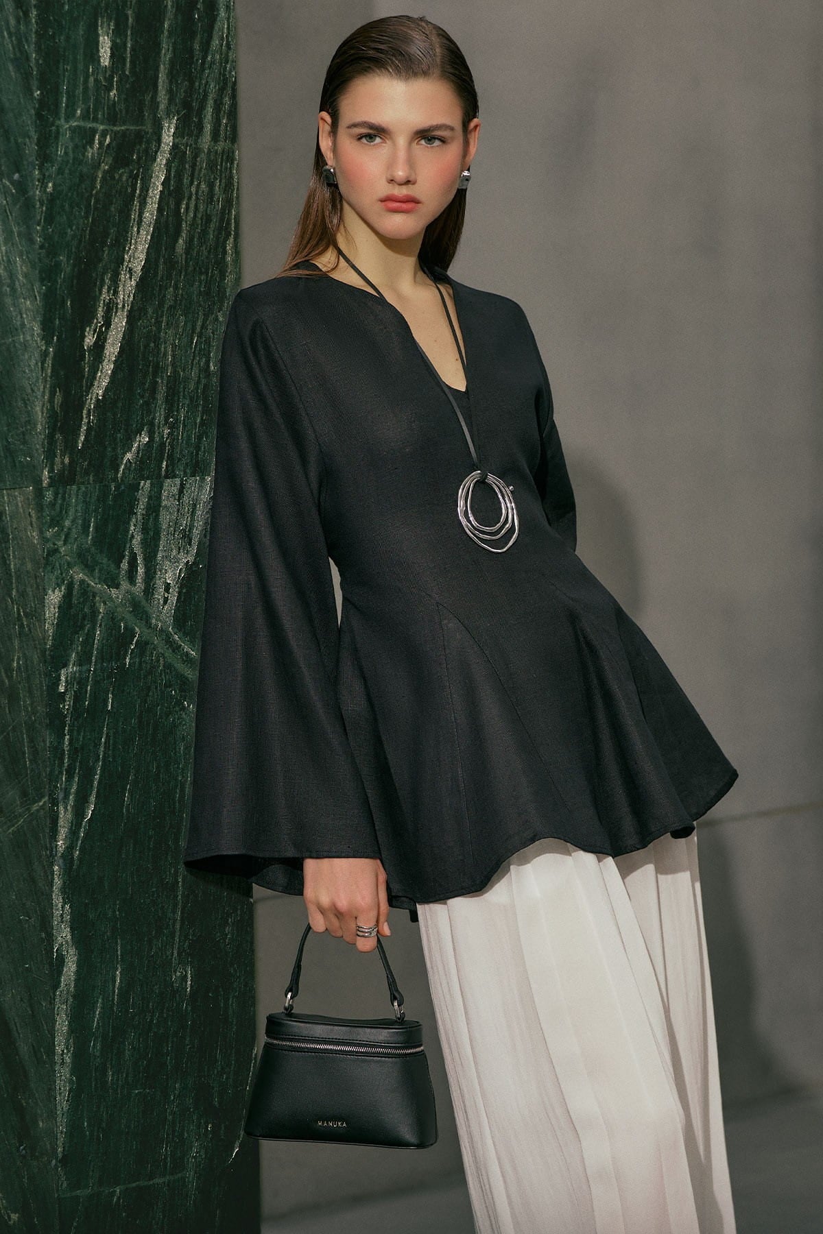 Linen voluminous tunic black