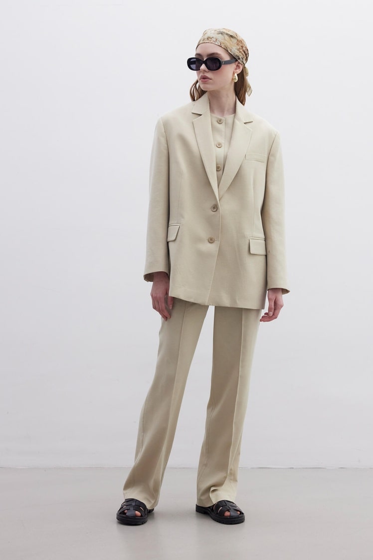 Oversize natural suit sand