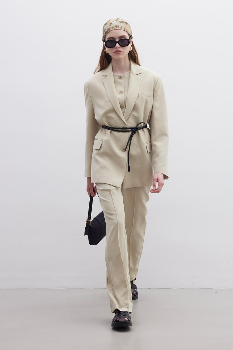 Oversize natural suit sand