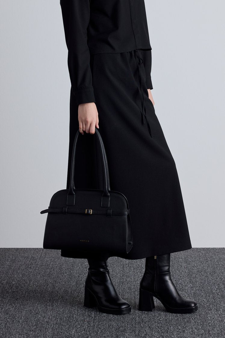 Medium belt bag black