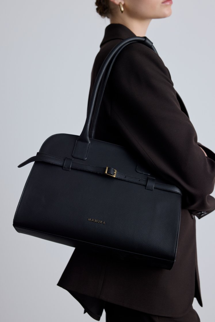 Medium belt bag black