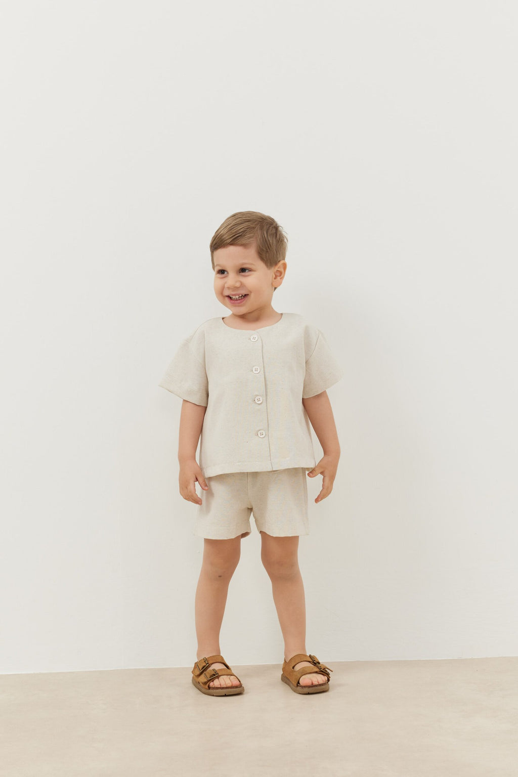 Linen suit with shorts beige