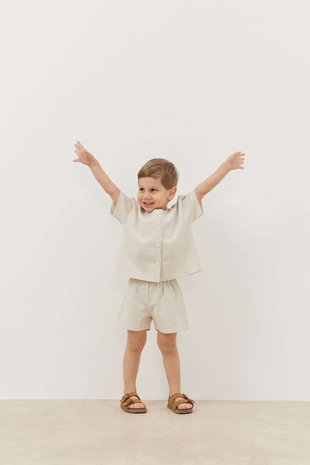 Linen suit with shorts beige