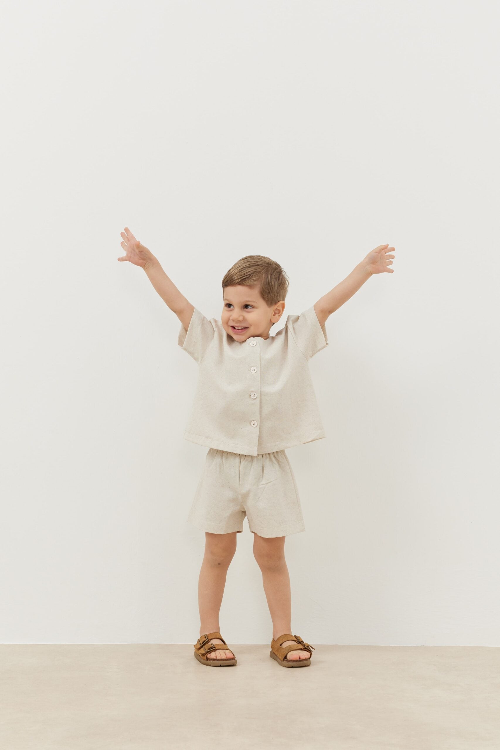 Linen suit with shorts beige