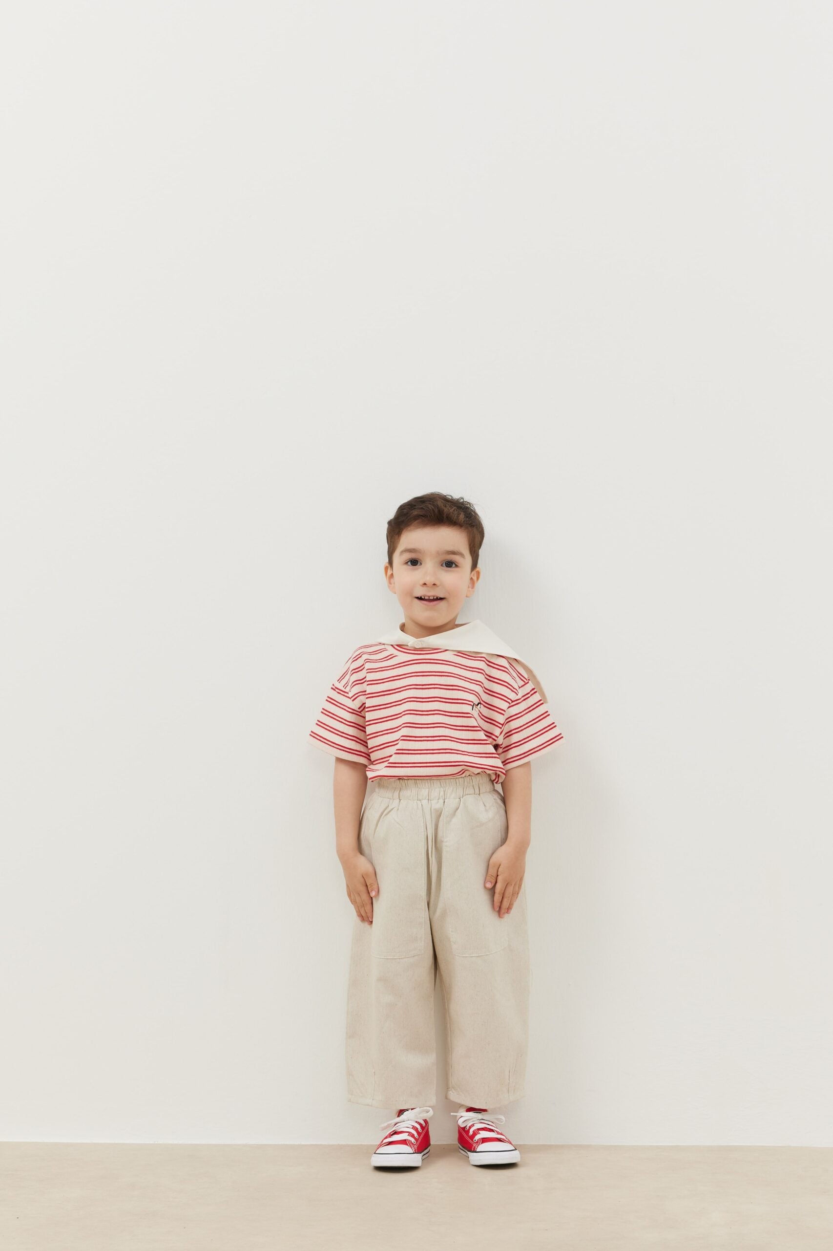 Travel collar t-shirt pinstriped red