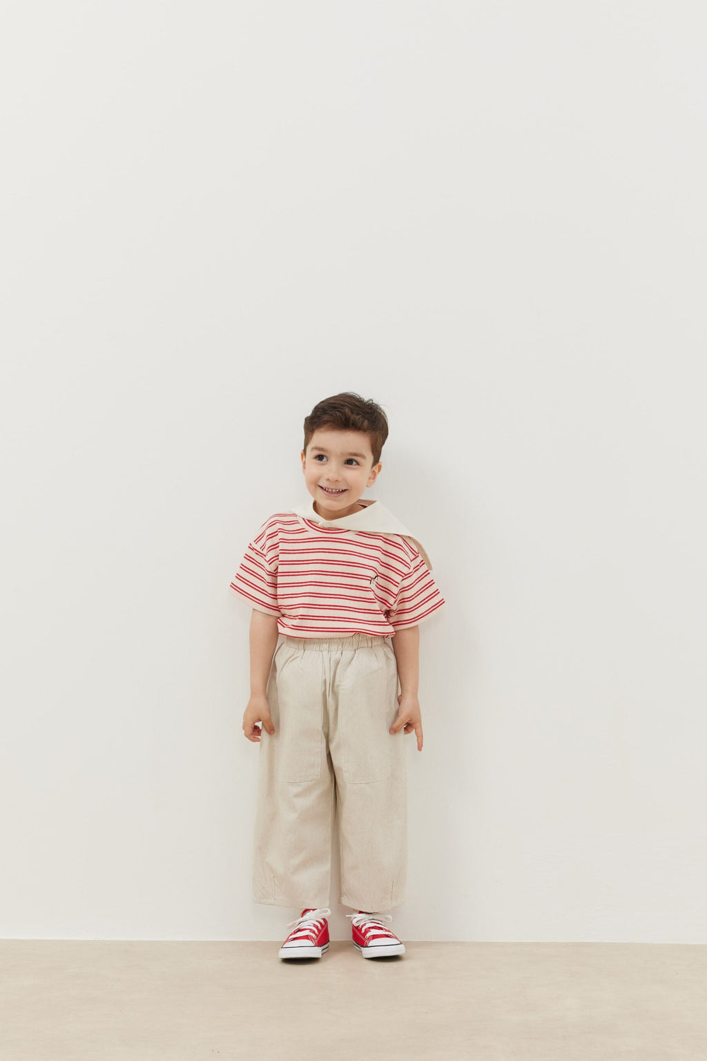 Travel collar t-shirt pinstriped red
