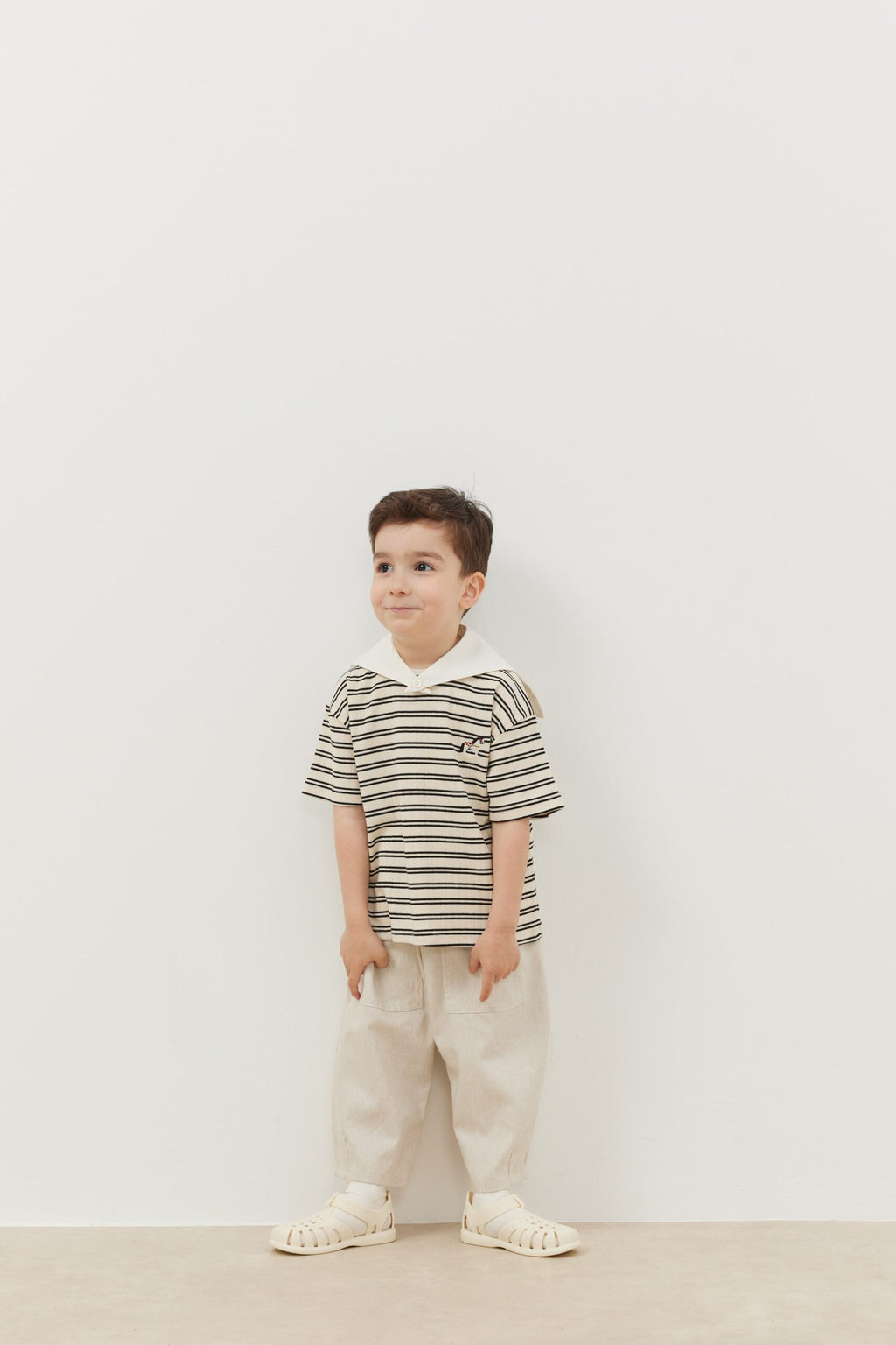 Travel collar t-shirt pinstriped black