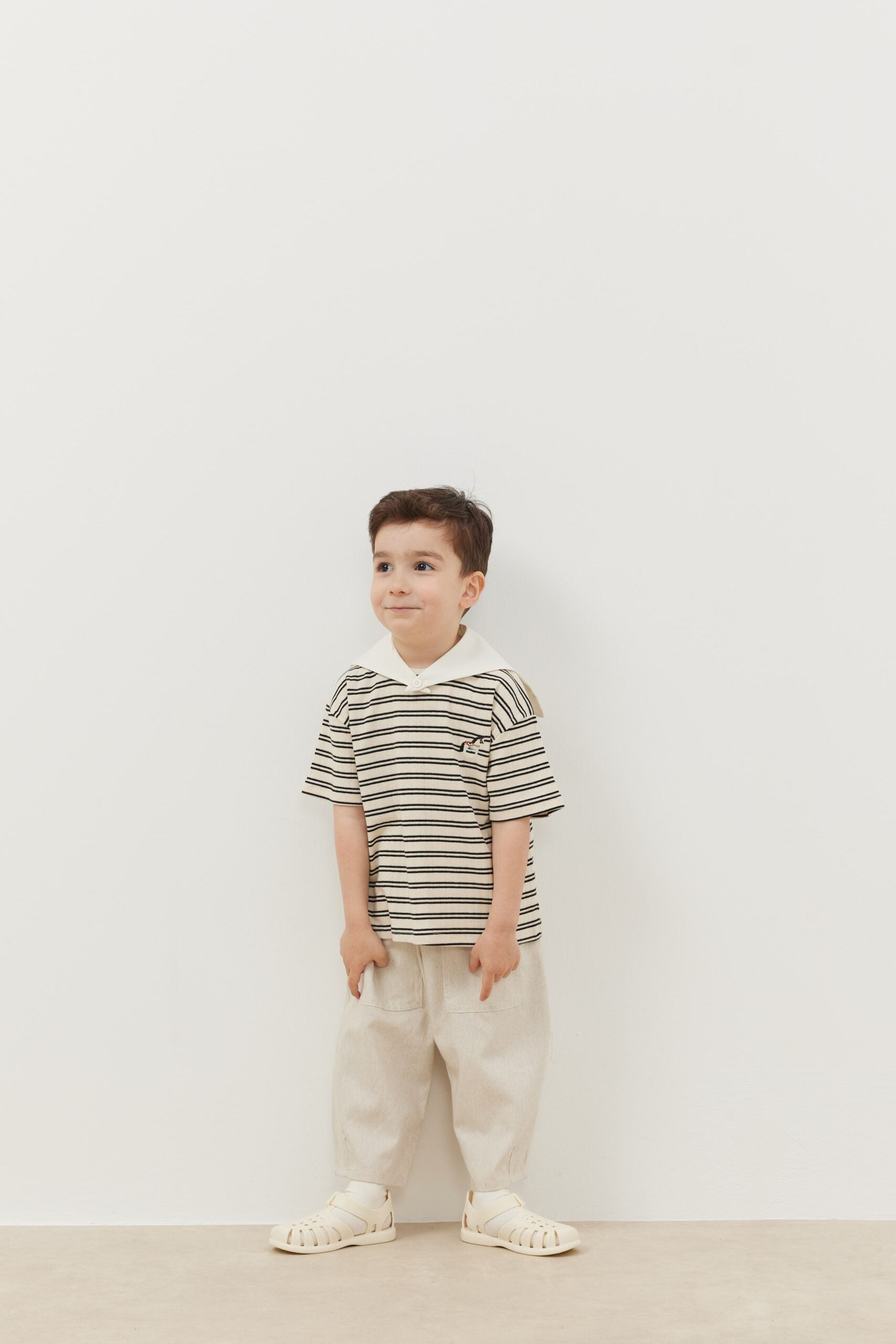 Travel collar t-shirt pinstriped black