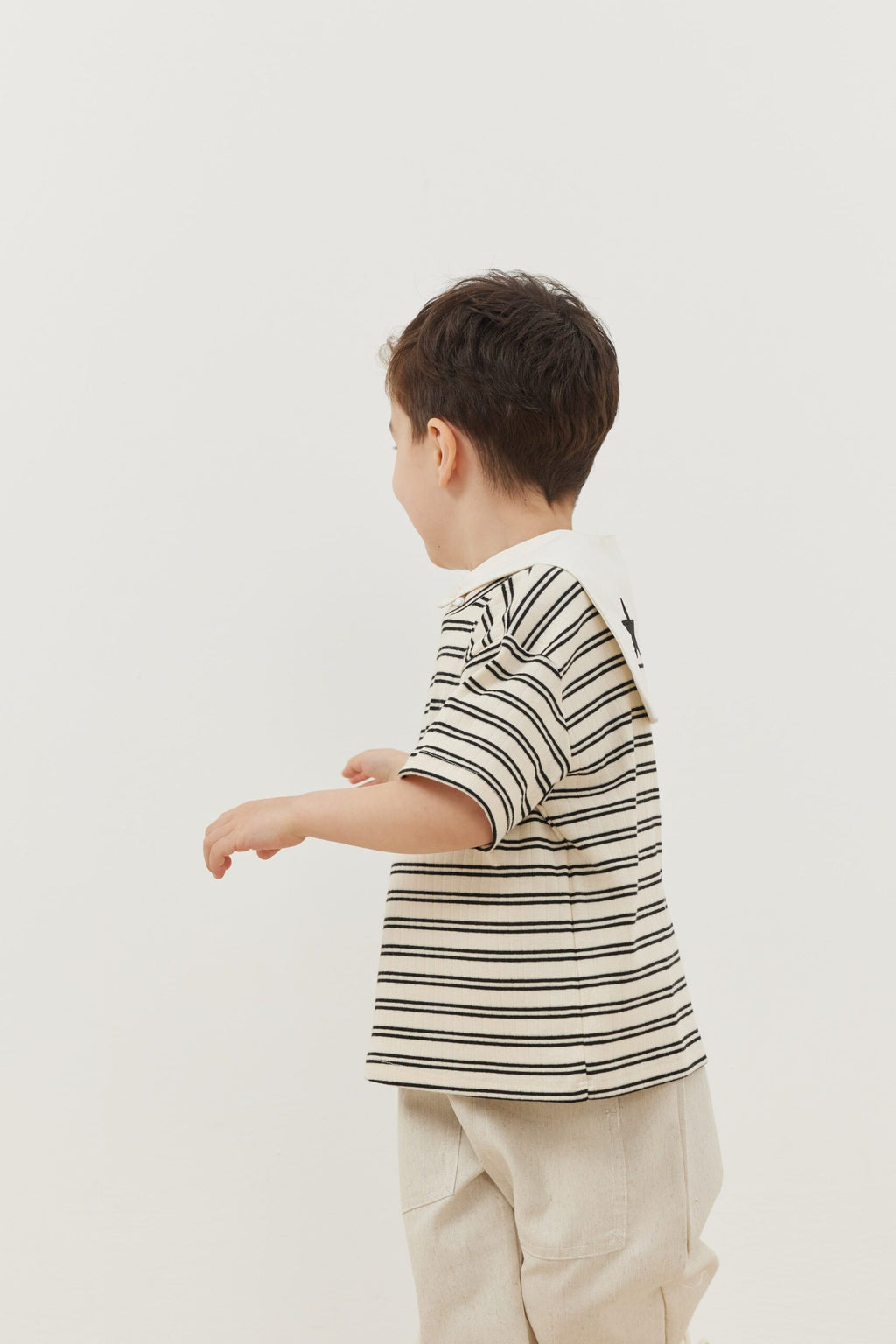 Travel collar t-shirt pinstriped black