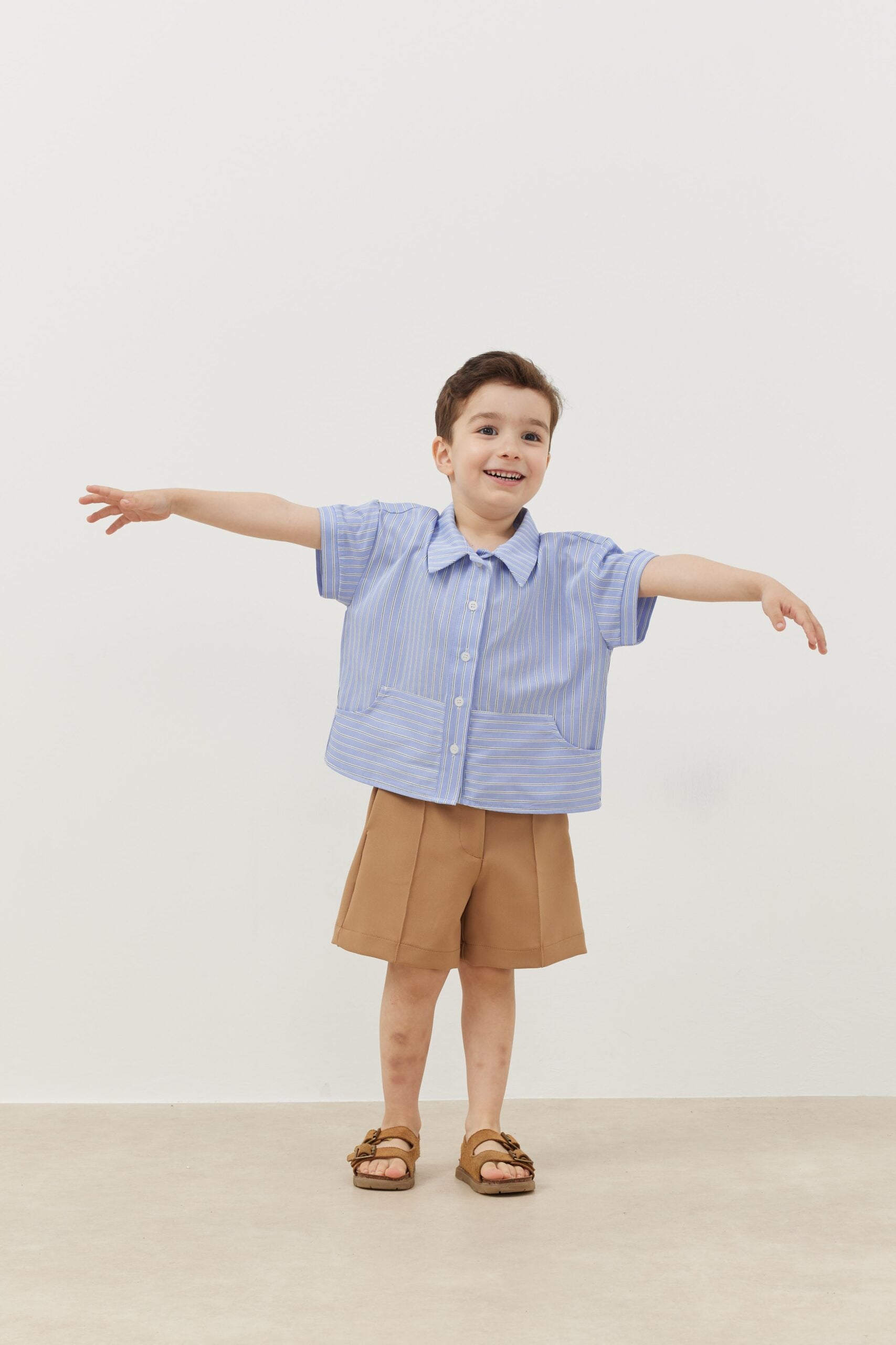 Kangaroo pocket shirt striped blue