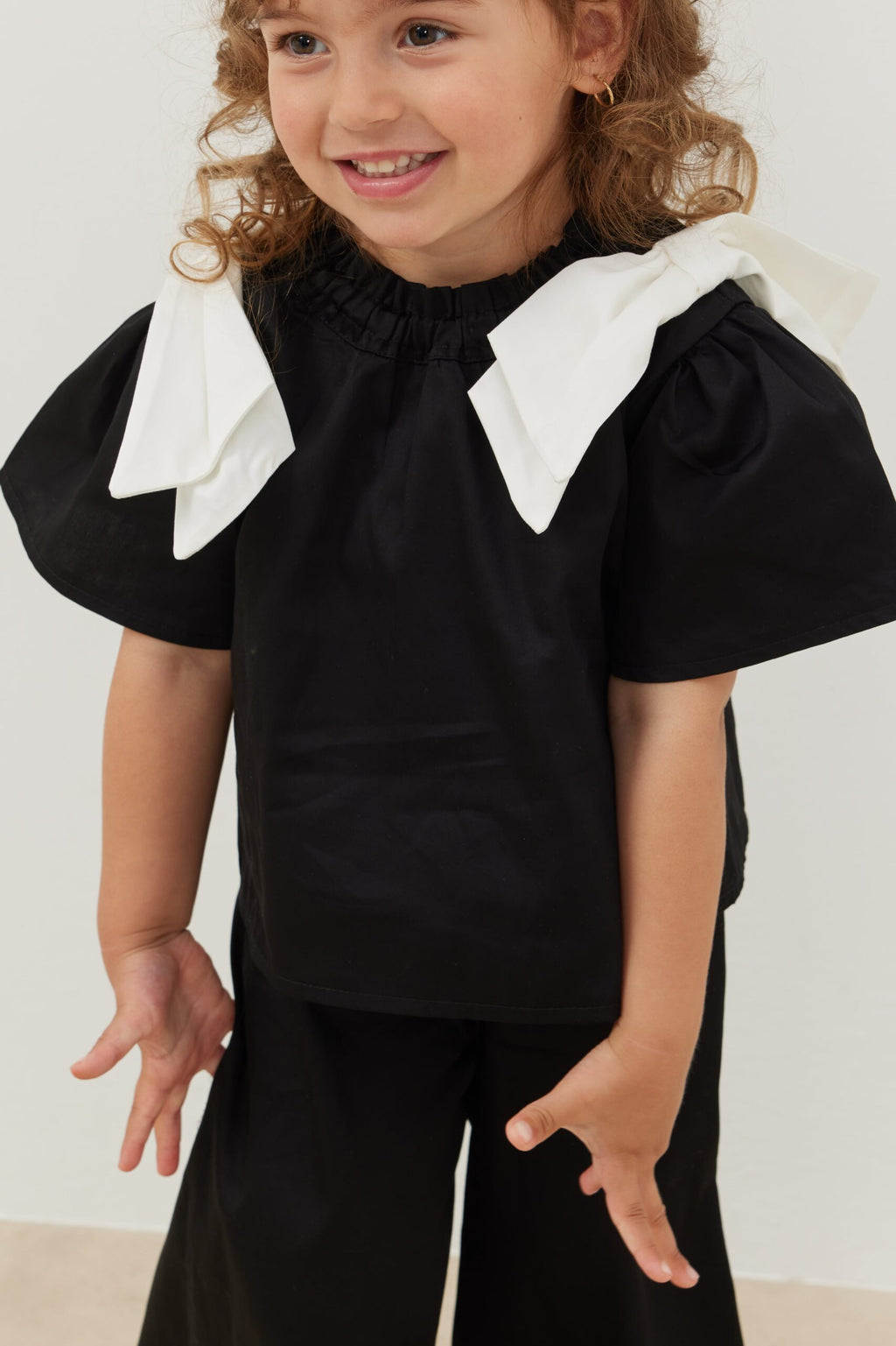 Ribbon suit black