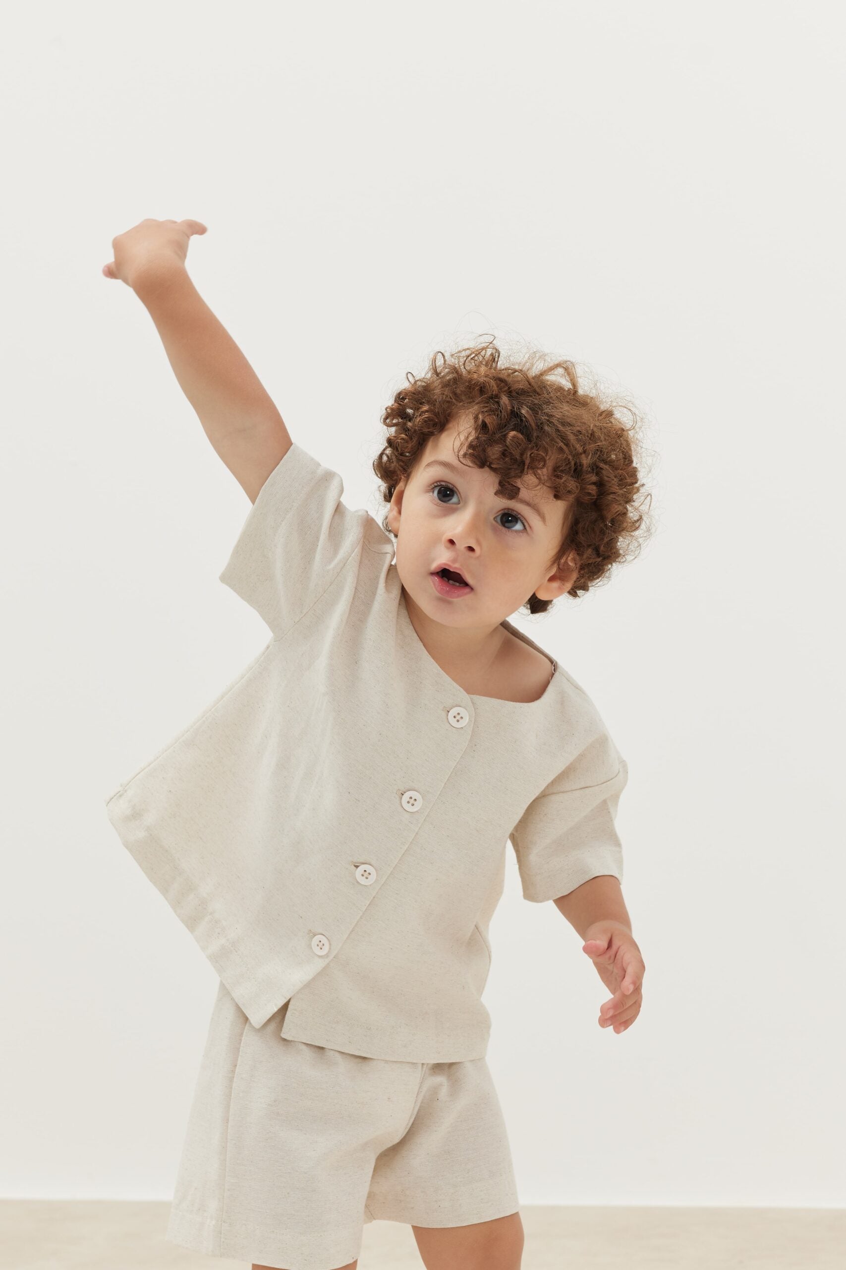 Linen suit with shorts beige