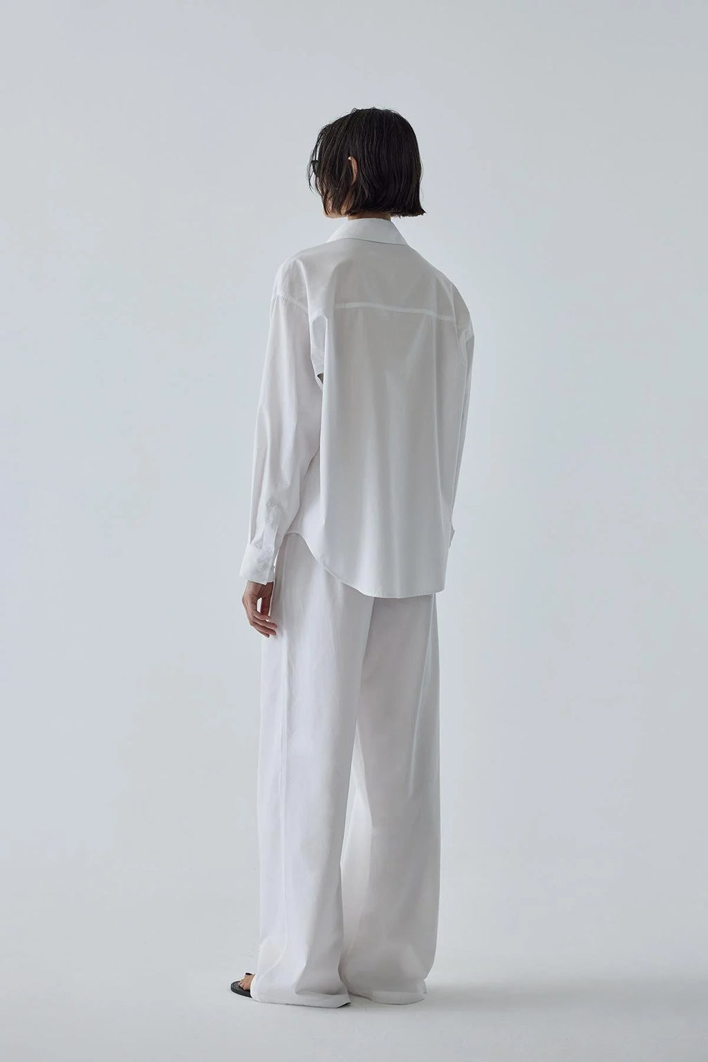White basic oversize suit