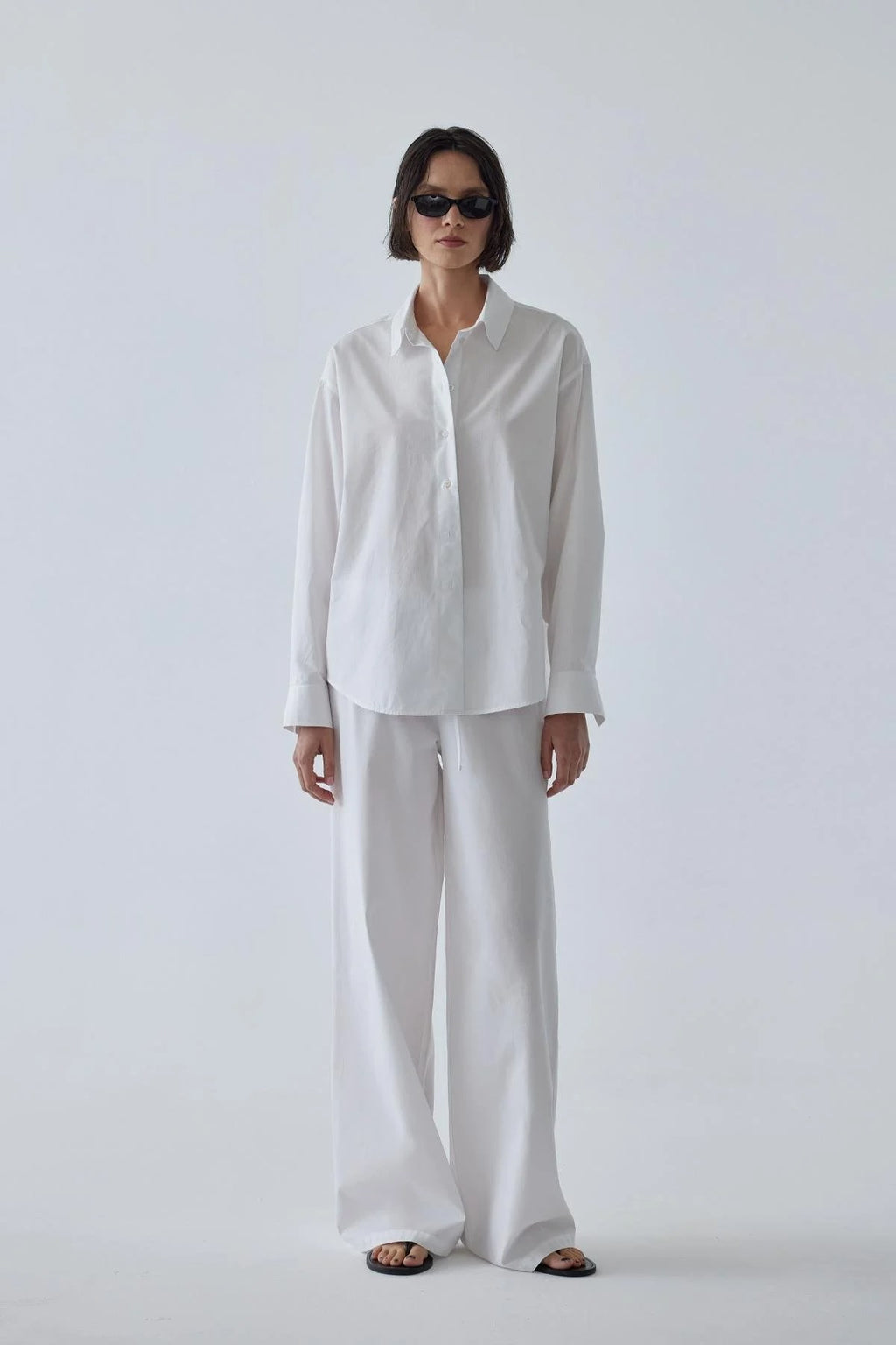 White basic oversize suit