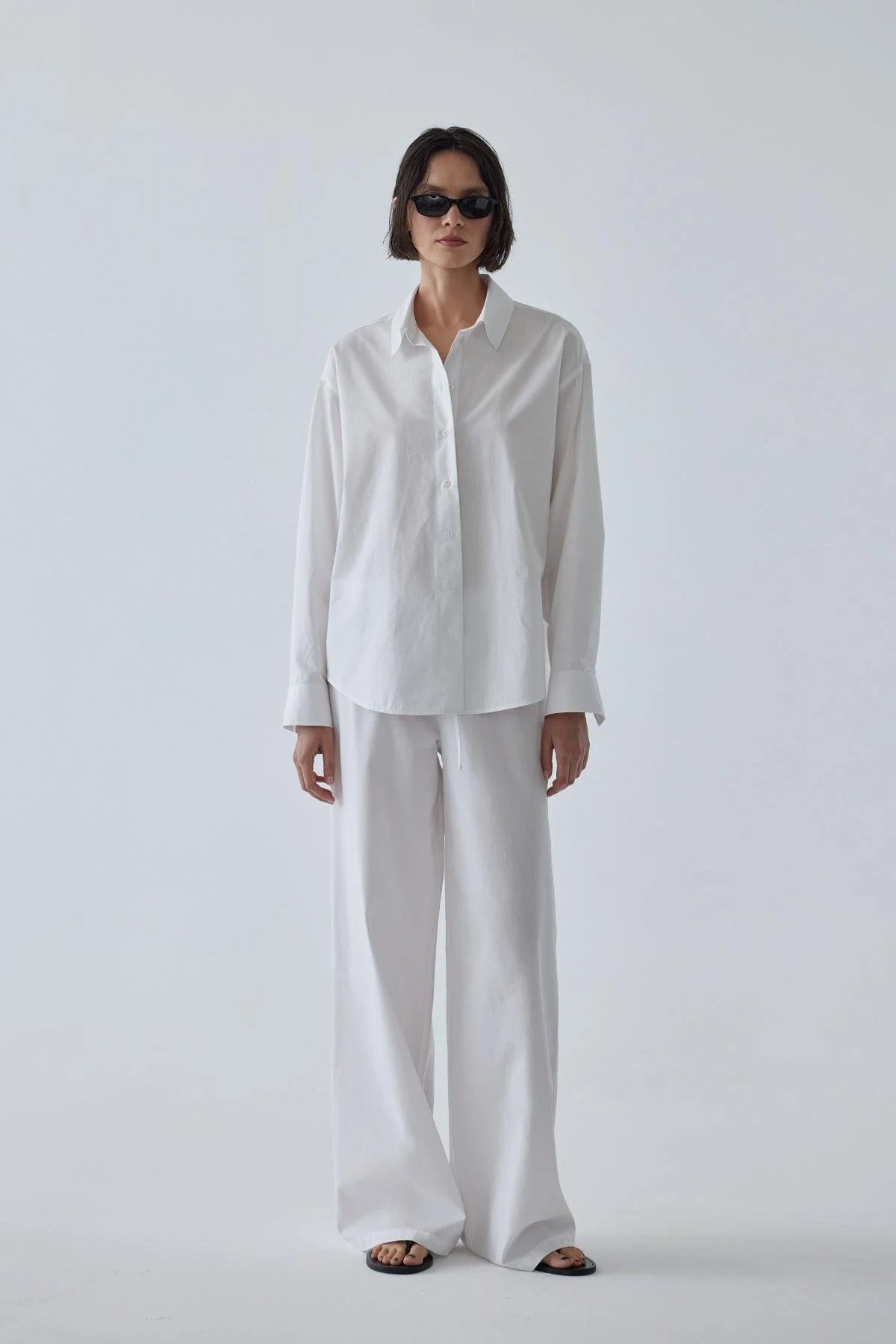 White basic oversize suit