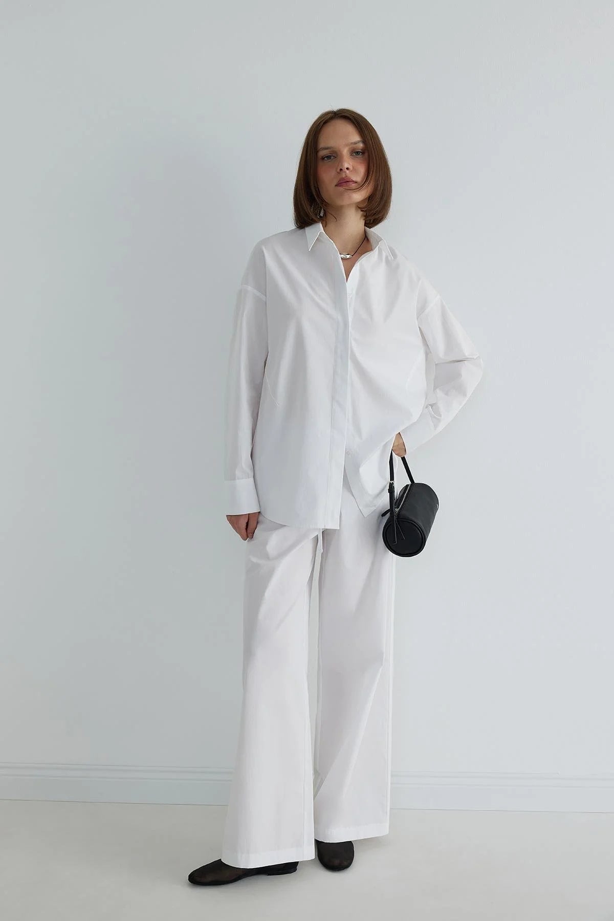 White basic oversize suit