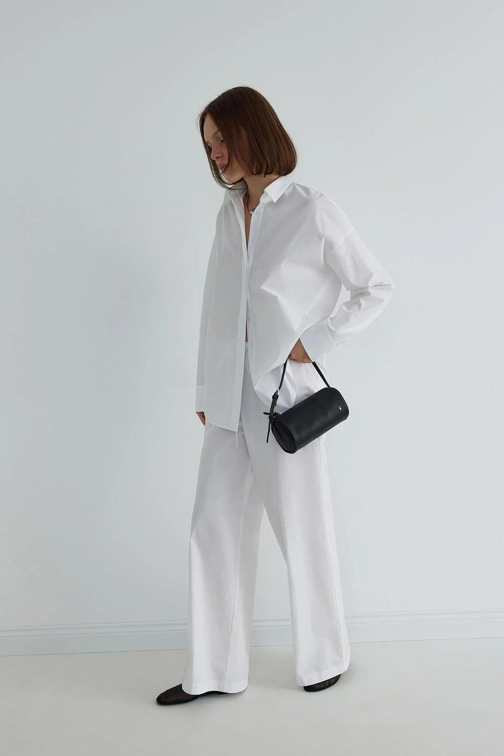 White basic oversize suit