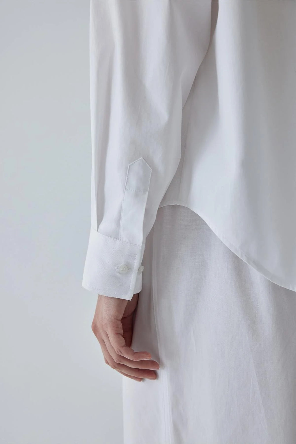 White basic oversize suit