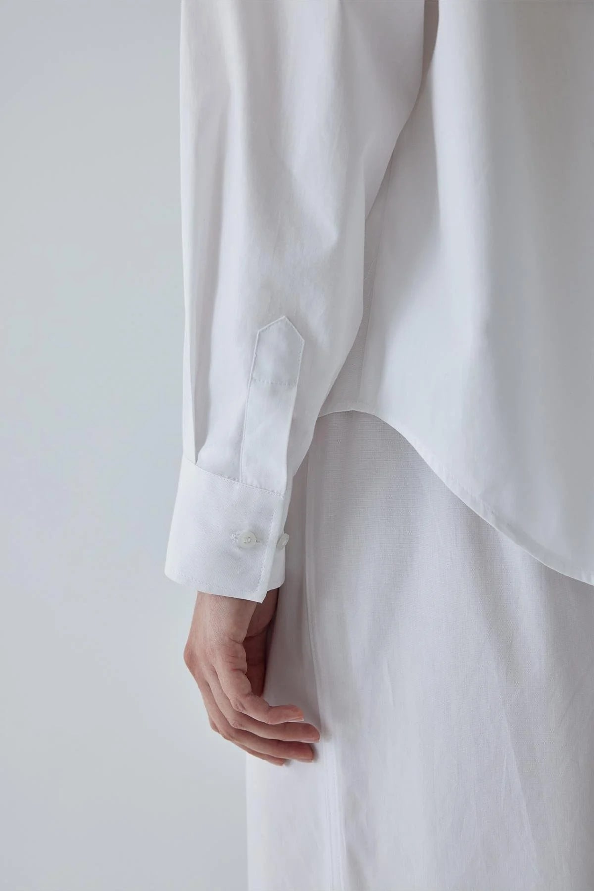 White basic oversize suit