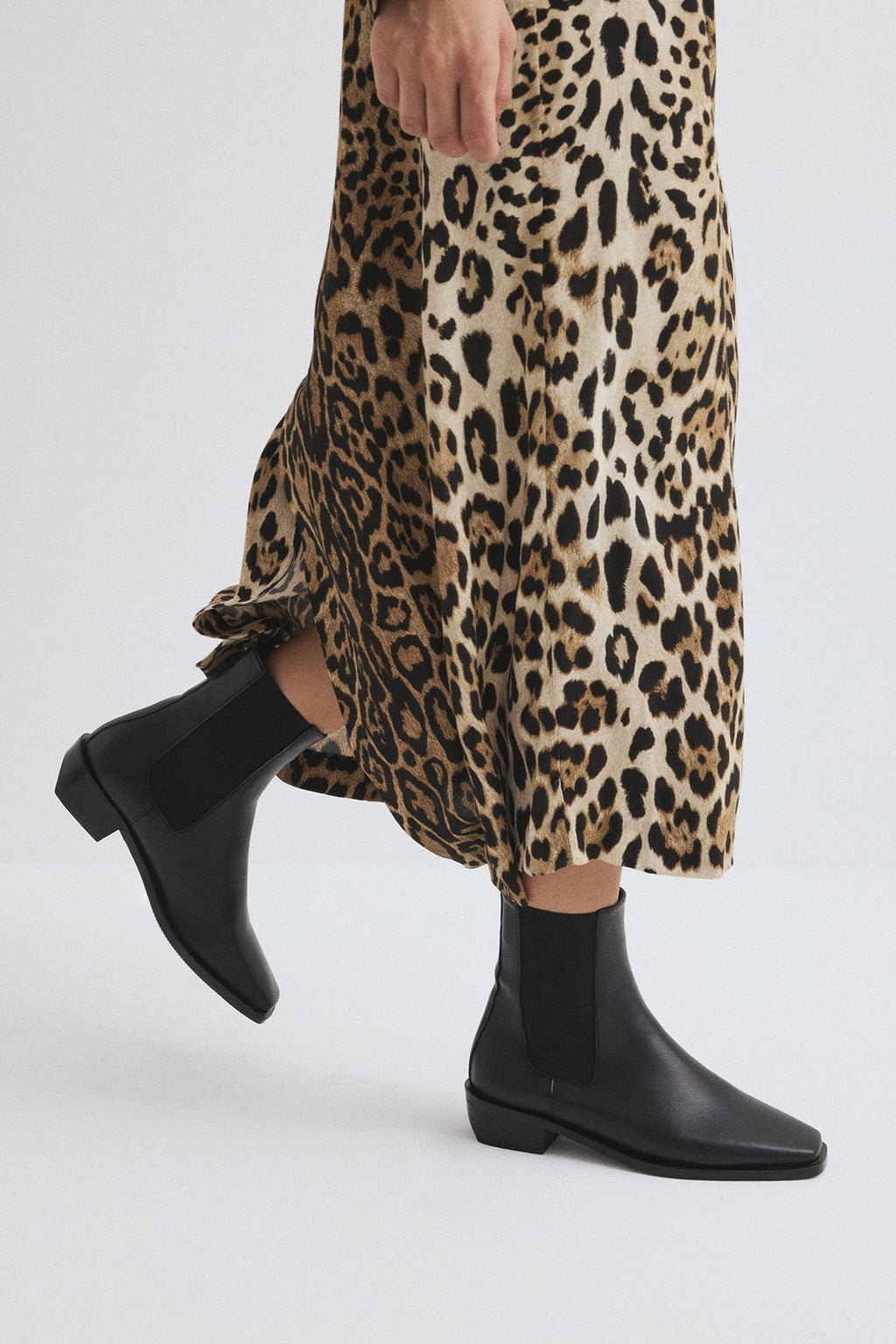 Black square-toe elastic boots