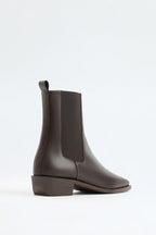 Dark brown square-toe elastic boots