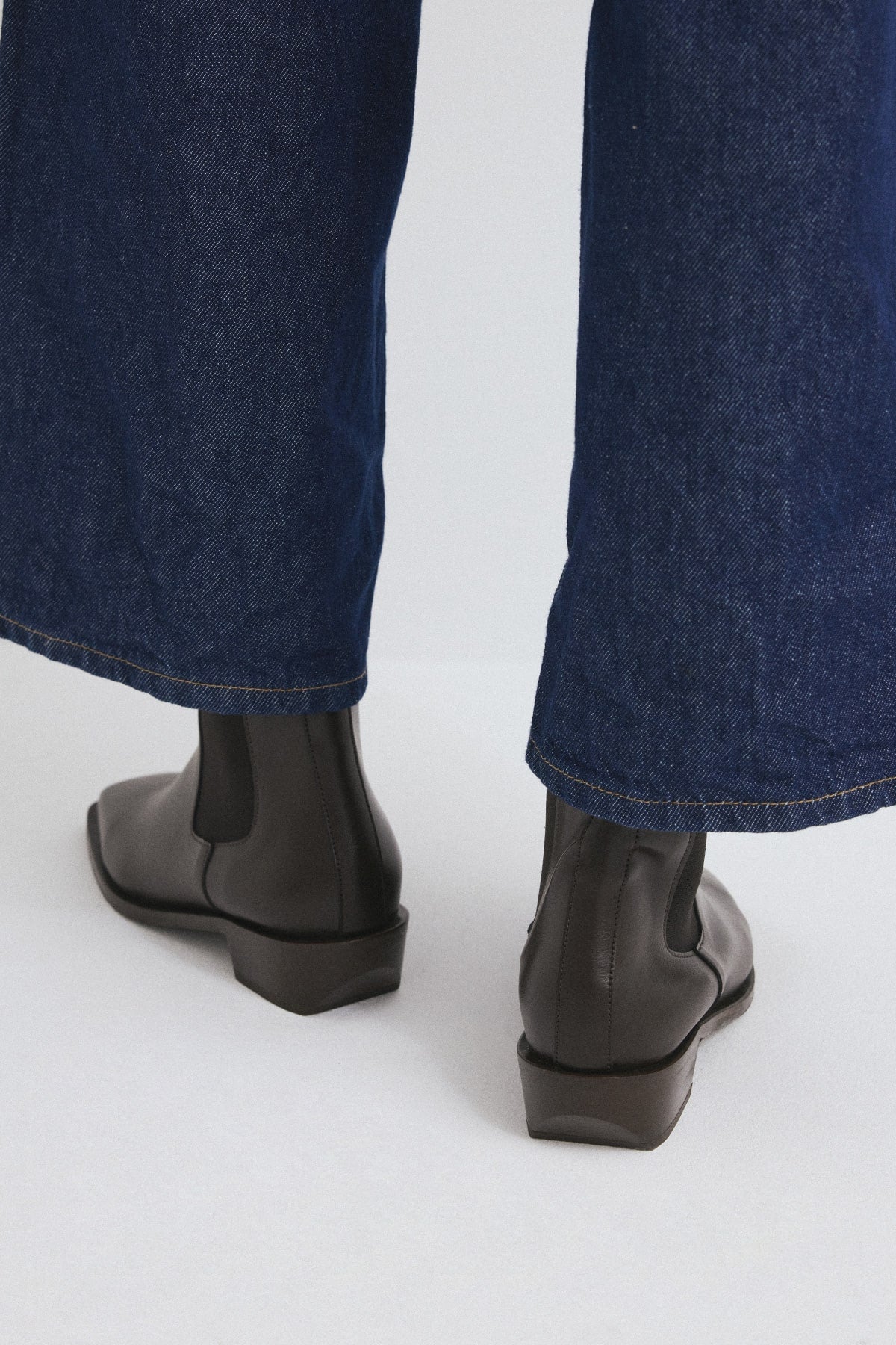 Dark brown square-toe elastic boots