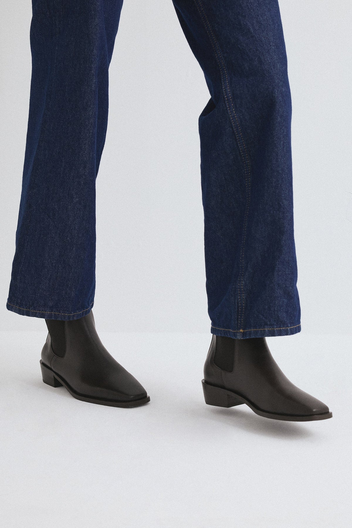Dark brown square-toe elastic boots