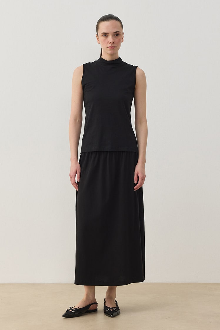 Black skirt lining