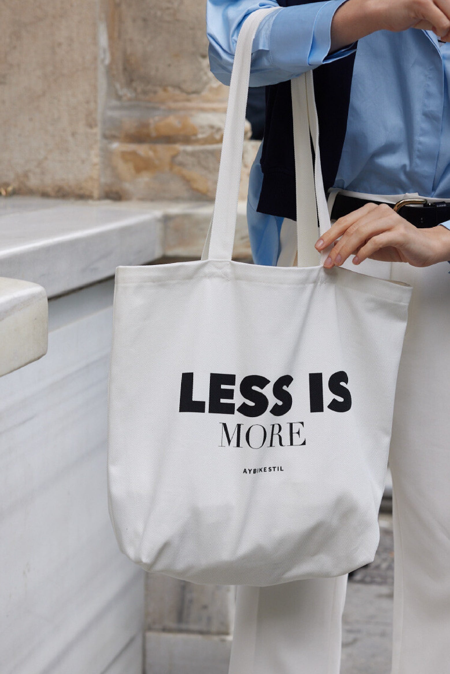 Printed gusseted canvas bag ecru